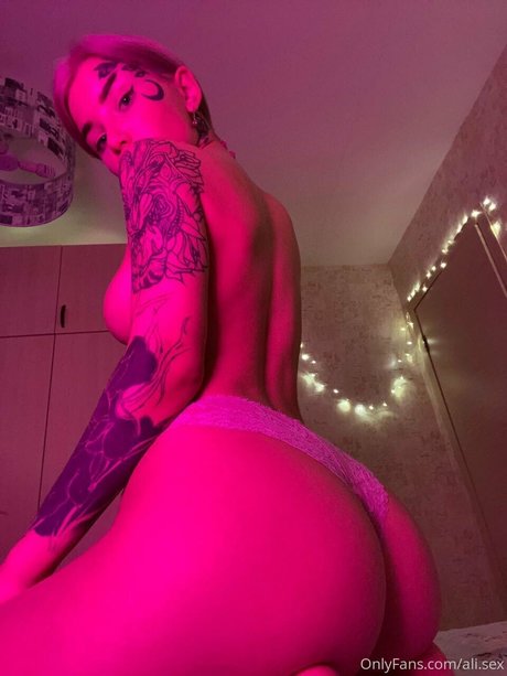 Alice X onlyfans pics