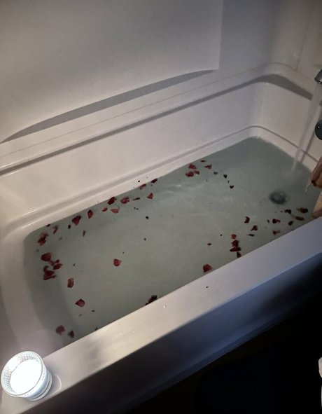 revolverthotcelot onlyfans leaks