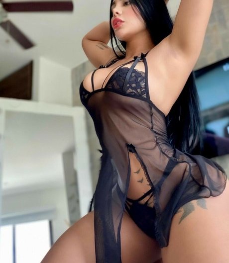 Carovelez Betancourth onlyfans tits