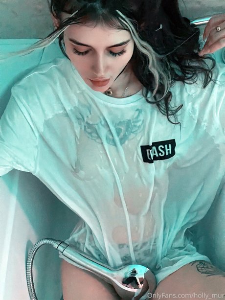 Holly Mur onlyfans strip tease