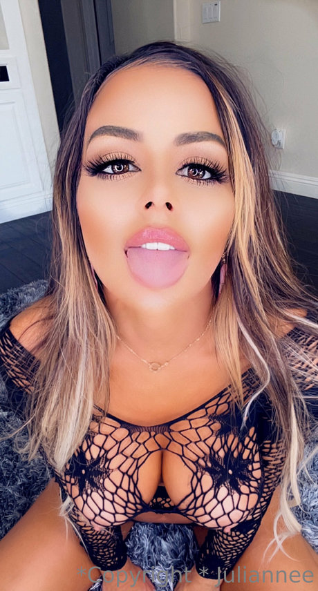 _Juliannee onlyfans leaks