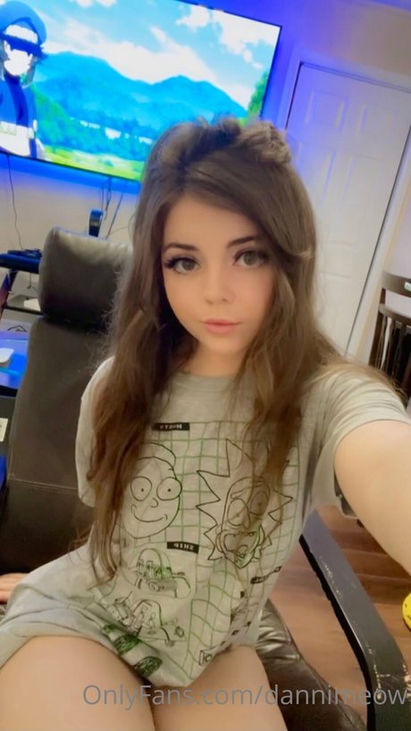 Danni Meow_ Profile pic