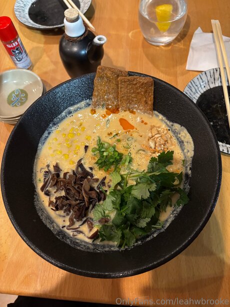 Leahwbrooke naked leaked onlyfans