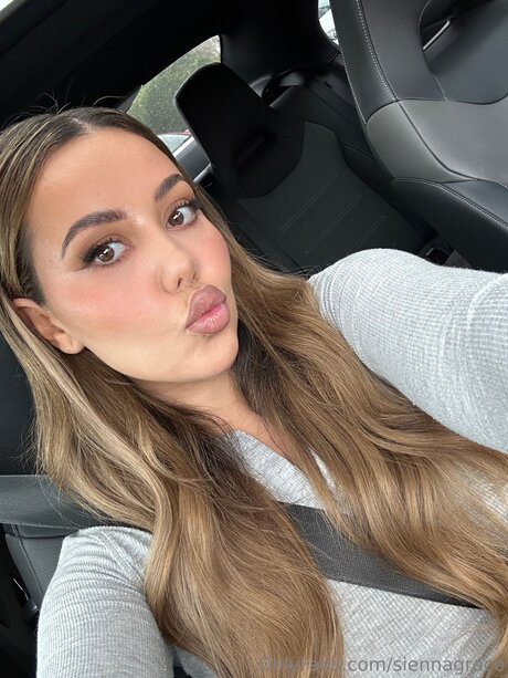 Siennagrace onlyfans striptease