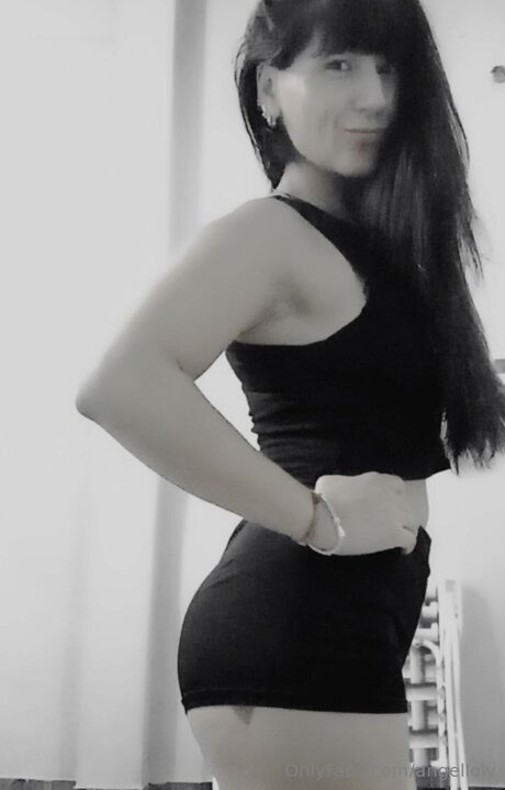 Angelloly nude on onlyfans