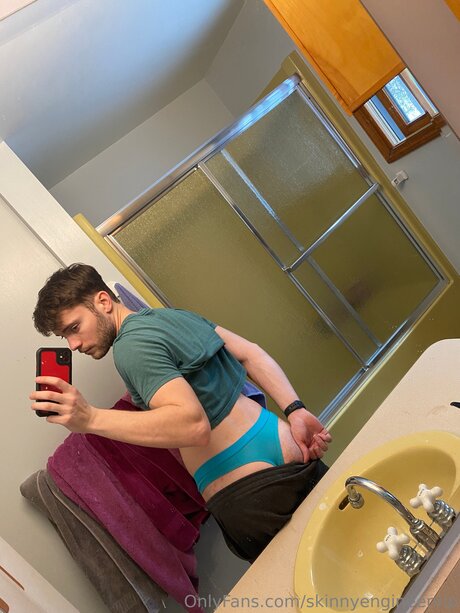 Skinnyengineervip naked onlyfans