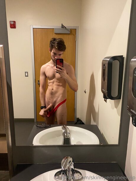 Skinnyengineervip onlyfans pics