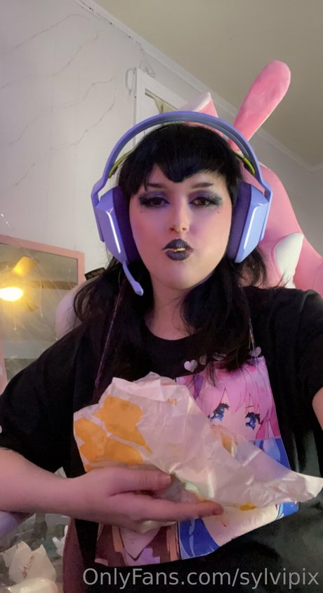 Sylvipix Young Goth Milf onlyfans leak fuck