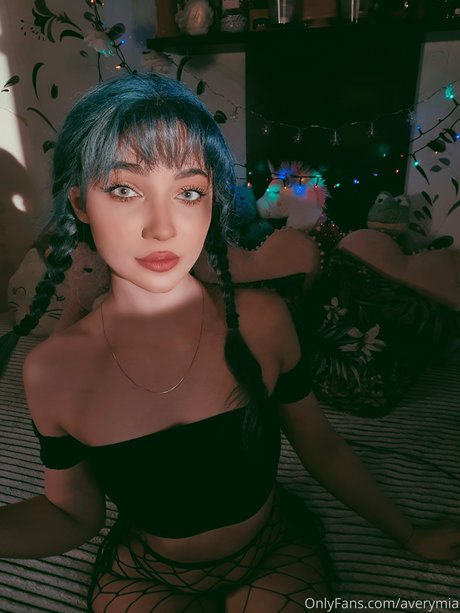 Avery Mia free only fans