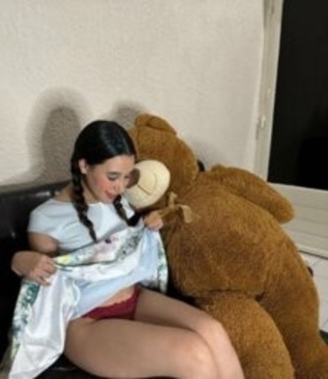 Nayvi Diaz onlyfans picture