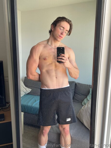 The Occitan Prince onlyfans strip tease