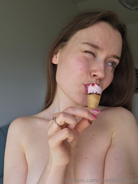 Sweetlittlelaury onlyfans xx