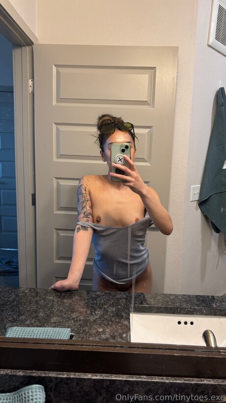 Tinytoes Exe sex onlyfans