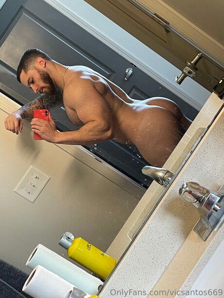 Vicsantos669 strip onlyfans