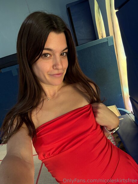 Nicoleskirtsfree onlyfans pictures