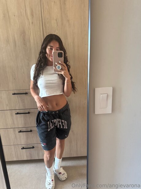 Angievarona only fans pictures