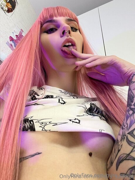 Miss Nesty naked onlyfans leaks