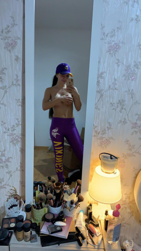 QueenZena free only fans