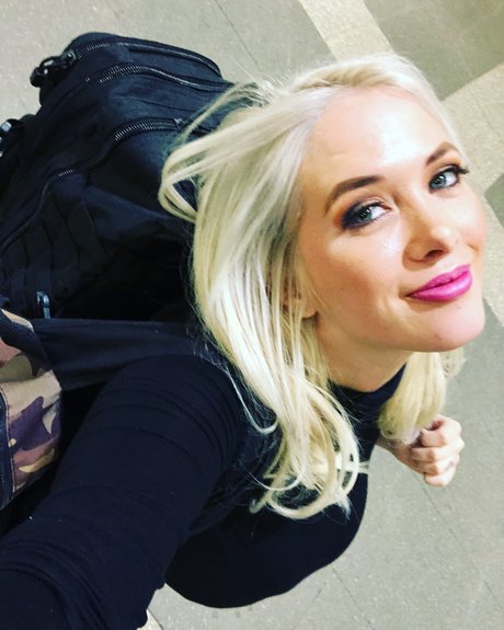 Elizzabeth James onlyfans fuck