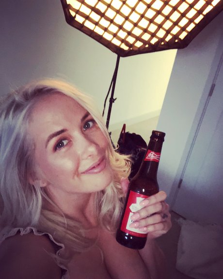 Elizzabeth James nudes only fans