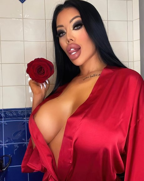Lara Frost_ on onlyfans