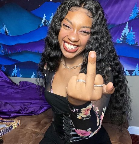 Little Me nudes only fans