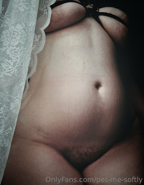 Pet Me Softly feet onlyfans