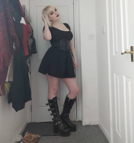 DinosaurQueen only fans leaks