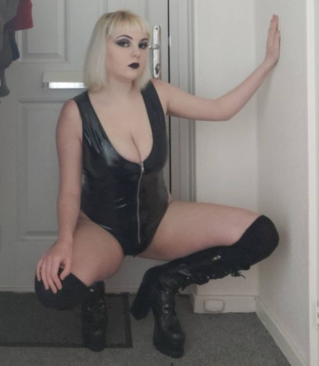 DinosaurQueen onlyfans leaks naked