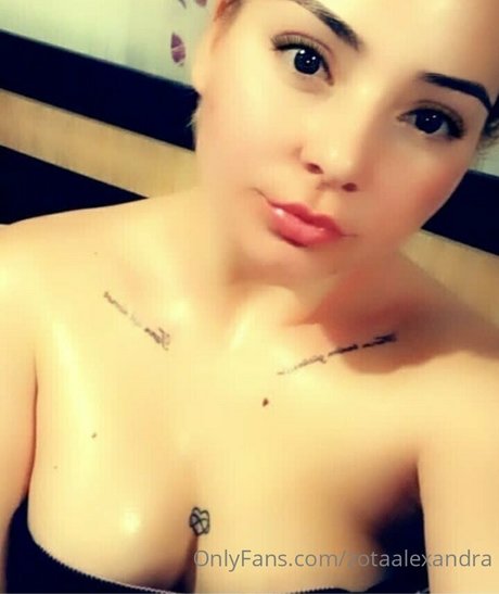 zotaalexandra naked onlyfans leak