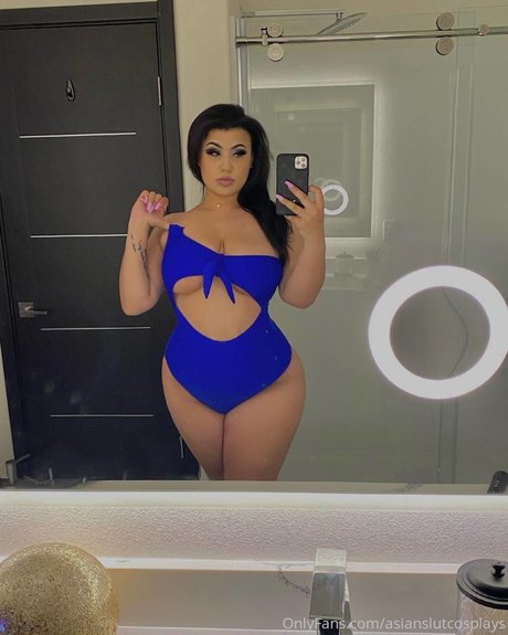 Lola Tessa onlyfans strip tease