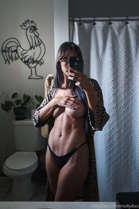 Molly Dixx tits onlyfans