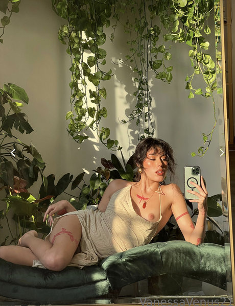 _Valeria Vixen topless onlyfans