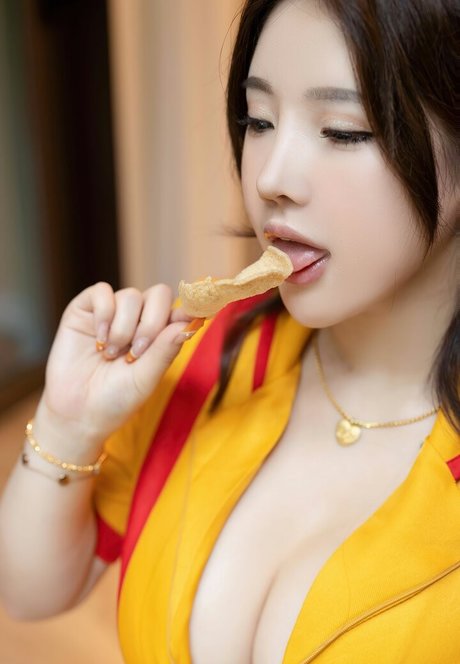 Rena Honey onlyfans ass