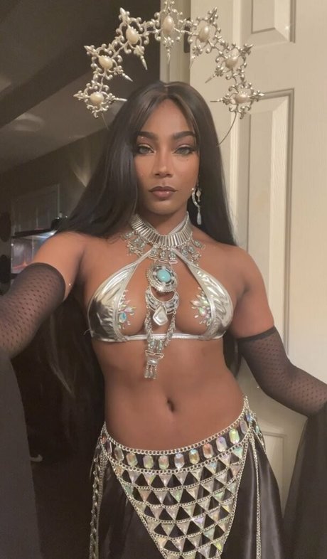 ZynahBear onlyfans model images