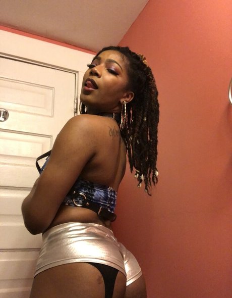 ZynahBear onlyfans leaks.