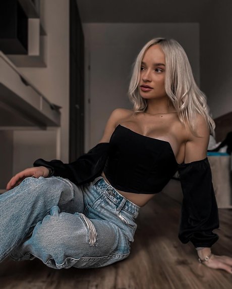 Zuzana Kardos onlyfans ass