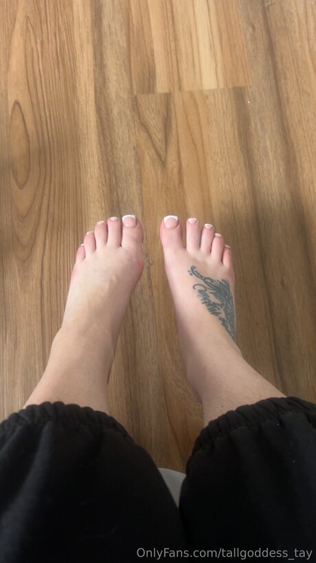 Tallgoddess Tay Profile pic