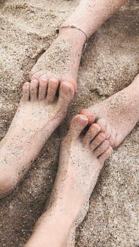 Lily Quinn onlyfans topless