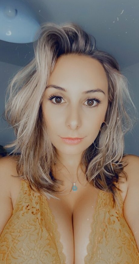 Mariah Leonne onlyfans naked