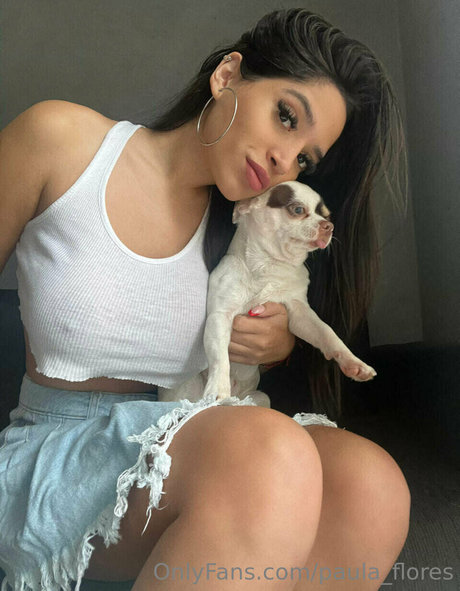 Paula Flores onlyfans page
