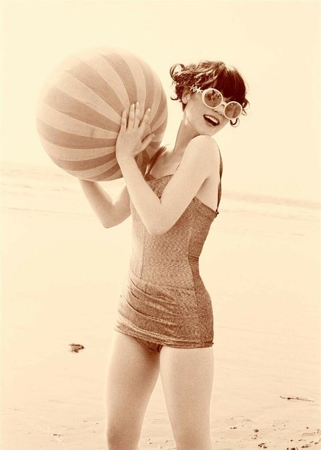 Zooey Deschanel leaked onlyfans free