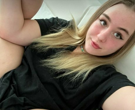 zoeyusofree onlyfans model