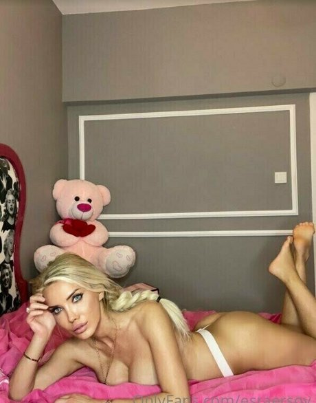 Esra Ersoy naked onlyfans pics