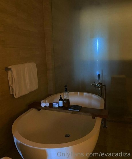 Eva Cadiza onlyfans model