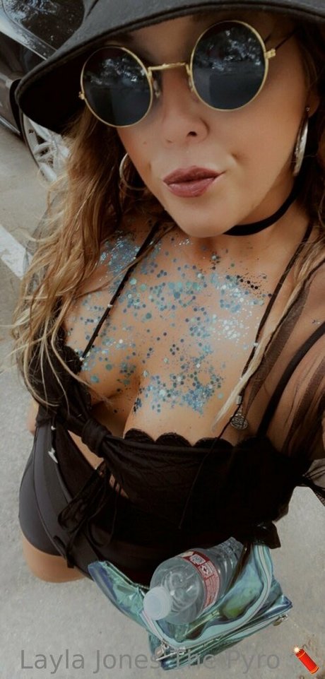 Layla Jones onlyfans lesk