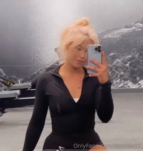 Leo Rose onlyfans tits