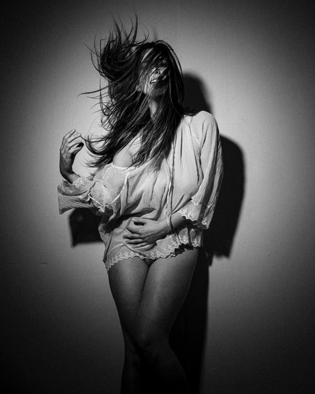 Model Adventurer onlyfans free content