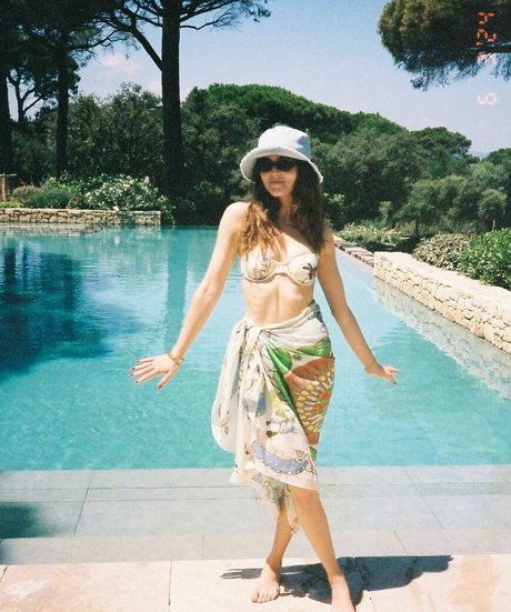 Zoey Deutch onlyfans full