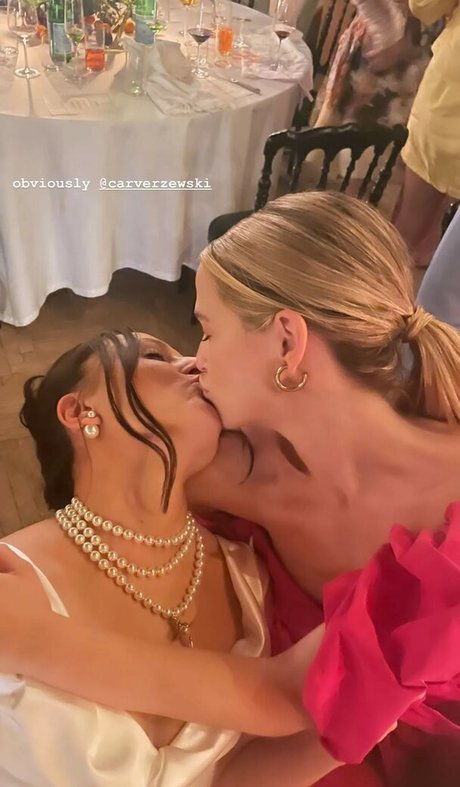 Zoey Deutch onlyfans leaks nudes